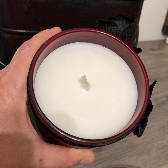 NEW DW HOME BLOOD RED VELVET JAR CANDLE WITH BLACK VELVET FLOWER - Picture 7 of 8